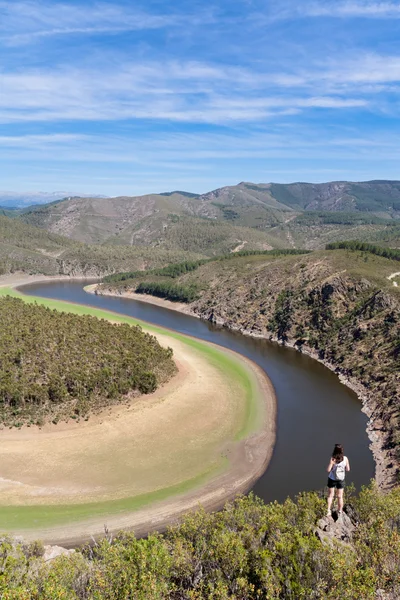 Meandrze rzeki alagon w hurdes las, Estremadura (Hiszpania) — Zdjęcie stockowe