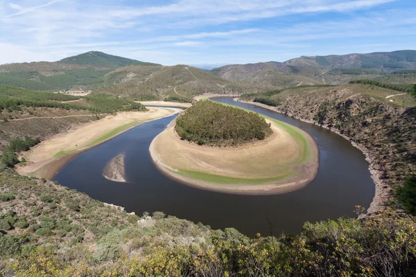 Mäander des alagon in las hurdes, extremadura (spanien)) — Stockfoto