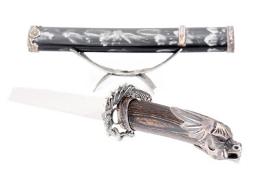 Japon samuray kılıcı (katana) ve izole kılıf