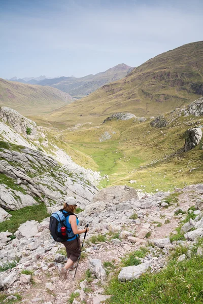 Walking in the spanish pyrenees — Stock Photo, Image