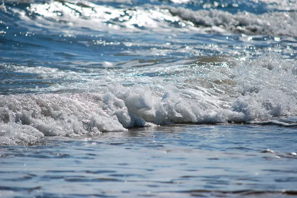 Waves on the beach — Stock Photo, Image