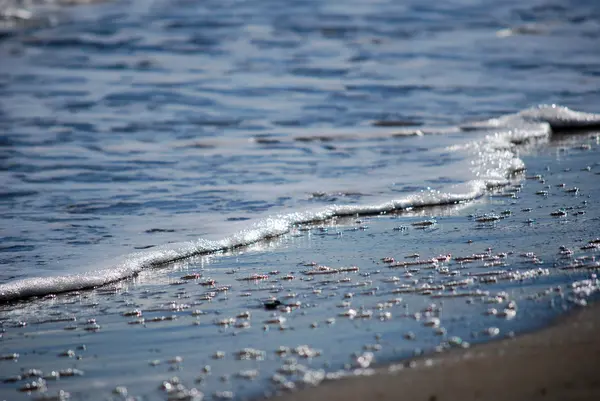 Waves on the beach — Stock Photo, Image