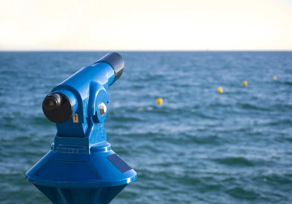 Телескоп на морі — стокове фото
