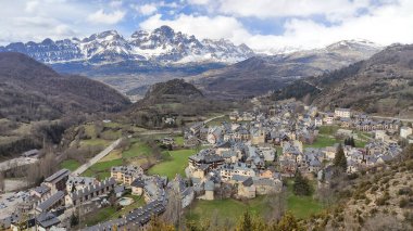 Panticosa (İspanya panoramik manzaralı).