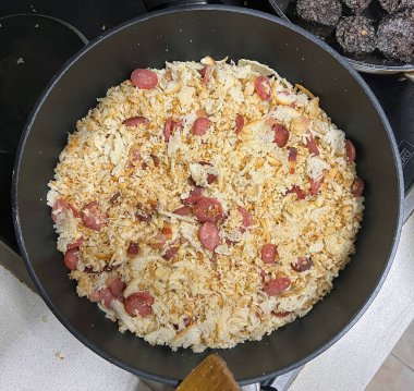 Migas kızarmış yumurta ile.