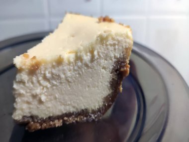 Peynirli kek pasta bir kısmını