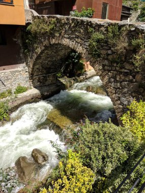La Valira nehri Andorra 'dan geçiyor.