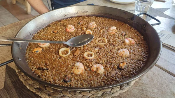 Paella Typique Espagnole Aux Fruits Mer Dans Une Poêle Traditionnelle — Photo