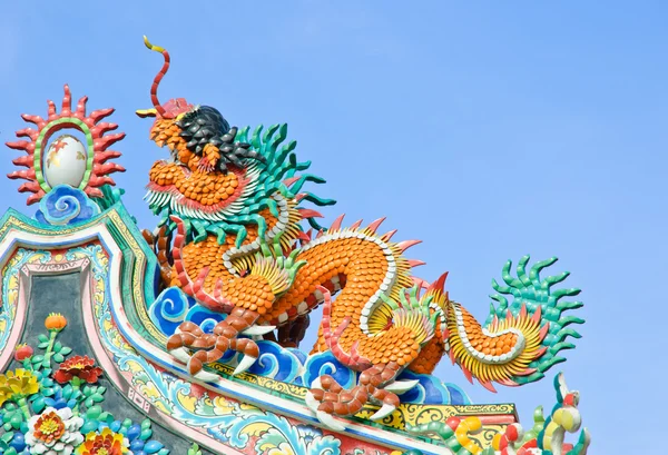 Farbenfroher chinesischer Drache — Stockfoto