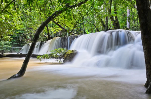 Schöner wasserfall in thailand — Stockfoto