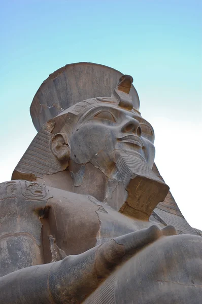 Gros plan sur la statue de Ramsès II — Photo