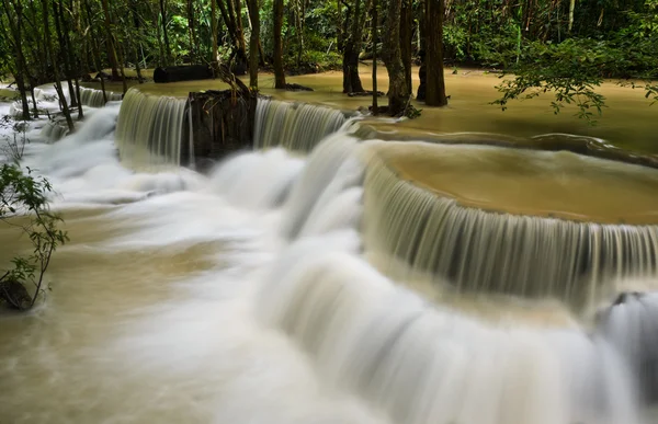 Tropischer Regenwald-Wasserfall — Stockfoto