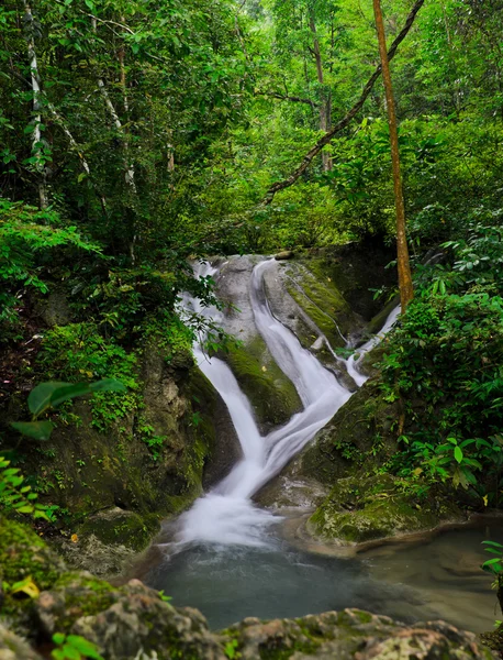 Vodopád v thajské národní park — Stock fotografie