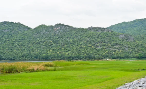 Mountain landscape of Srinakarin dam, Thailand — Stock Photo, Image