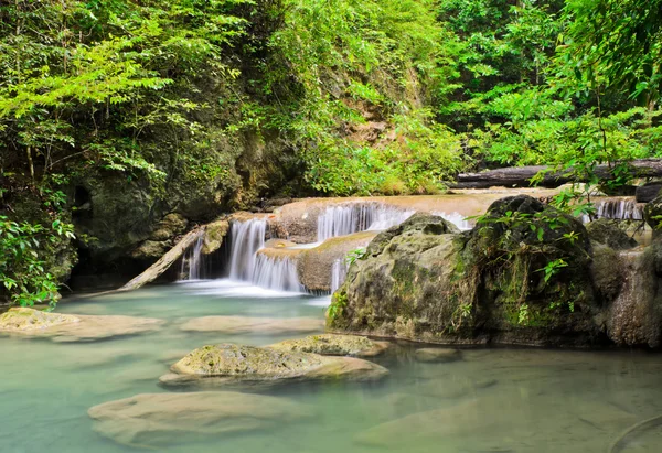 Cascade falls in tropical rain forest — Stock Photo, Image