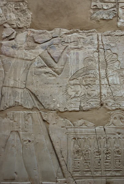 Oude Egyptische opluchting gesneden muur — Stockfoto