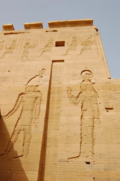 Esculpir Faraó e Ísis deusa — Fotografia de Stock