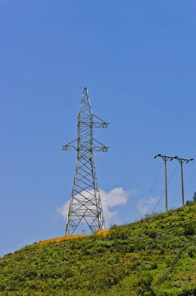 Pylon niedokończone energii elektrycznej — Zdjęcie stockowe