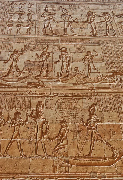 Reliefs de hiéroglyphes égyptiens — Photo