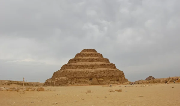 Pirámide escalonada en Saqqara, Egipto — Foto de Stock