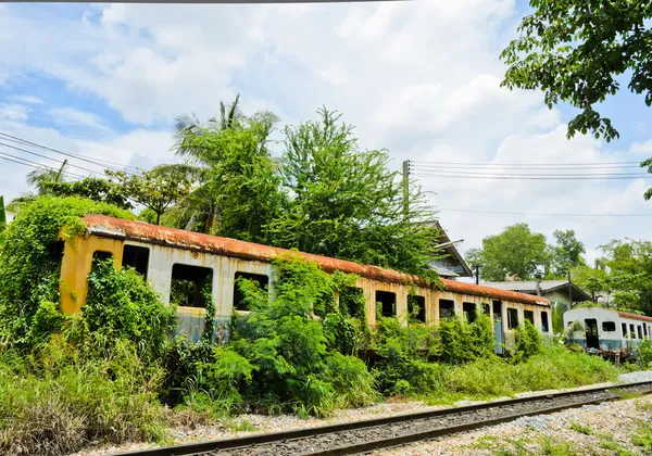 Eski terk edilmiş tren — Stok fotoğraf