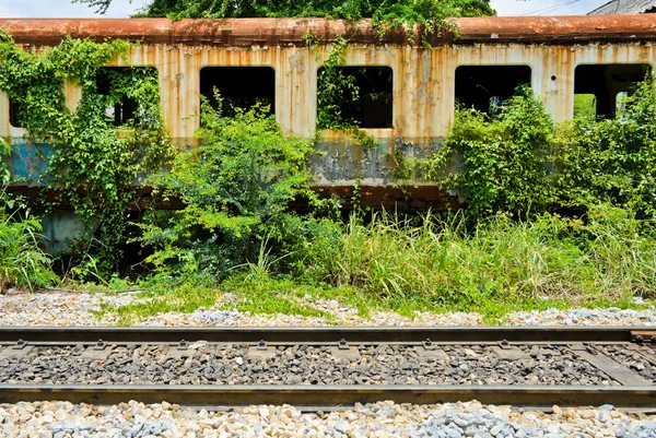 Stary opuszczony kolei samochód — Zdjęcie stockowe