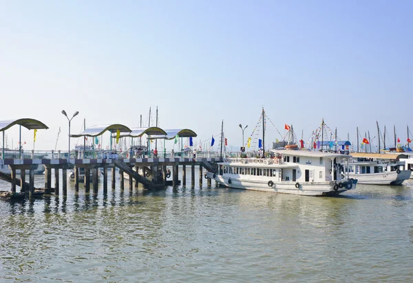 Halong bay dock pier — Stock Photo, Image
