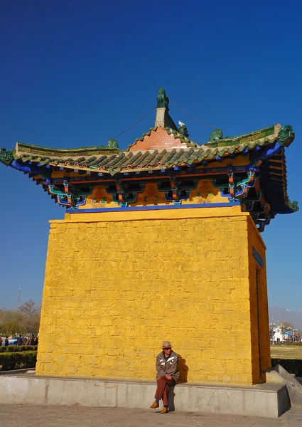 Bâtiment tibétain jaune — Photo