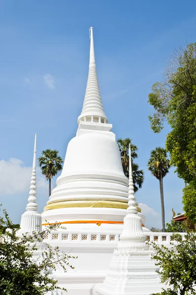 Vit thailändska pagoda — Stockfoto