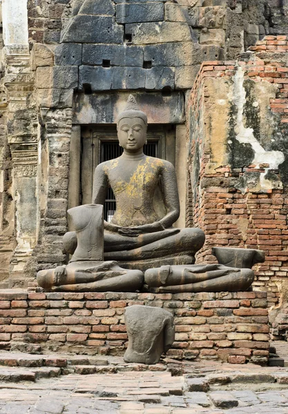 Antik Buda heykeli Harabeleri — Stok fotoğraf