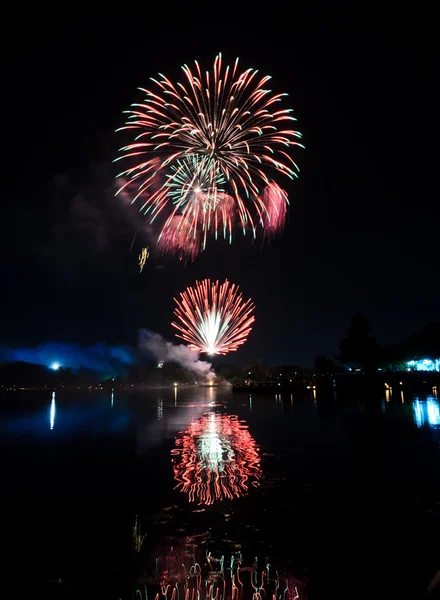 Fuochi d'artificio colorati — Foto Stock