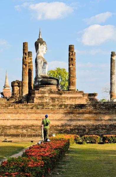 Grande estátua de Buda em Wat Mahathat — Fotografia de Stock