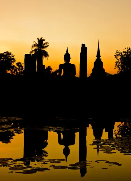 Sziluettjét pagoda és a Buddha — Stock Fotó