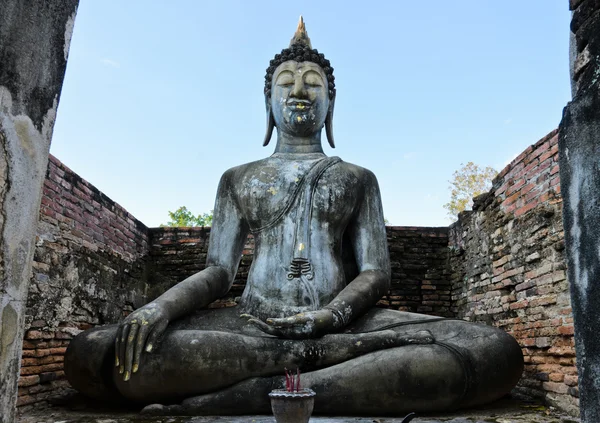 Statua in pietra bianca buddha — Foto Stock