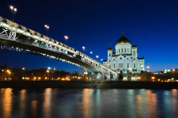 Église orthodoxe russe la nuit — Photo