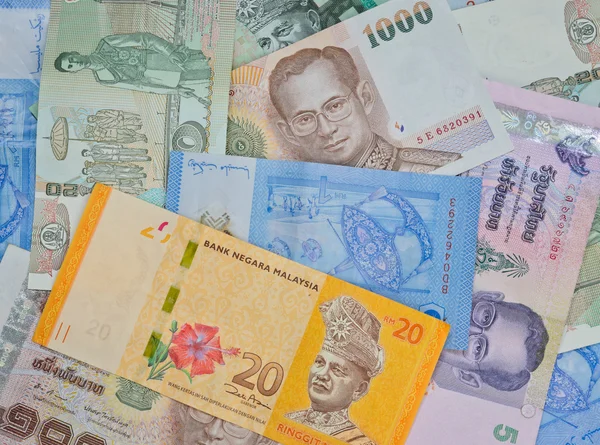 Malaysische und thailändische Banknoten — Stockfoto