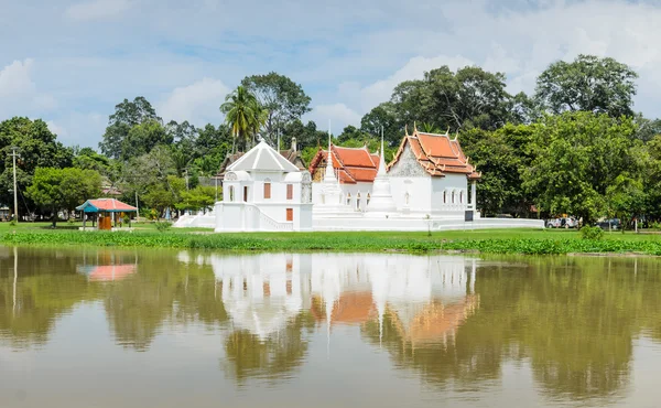Ancien temple thaïlandais — Photo