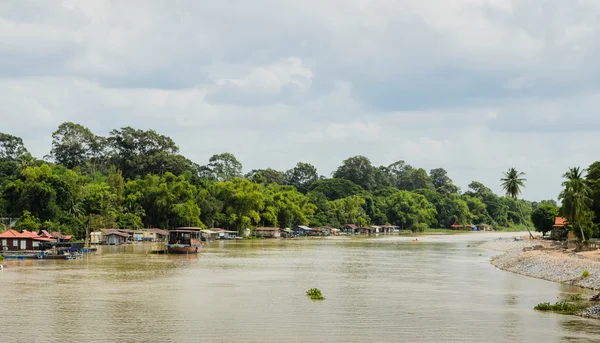 Floating fishing village — Stock Photo, Image