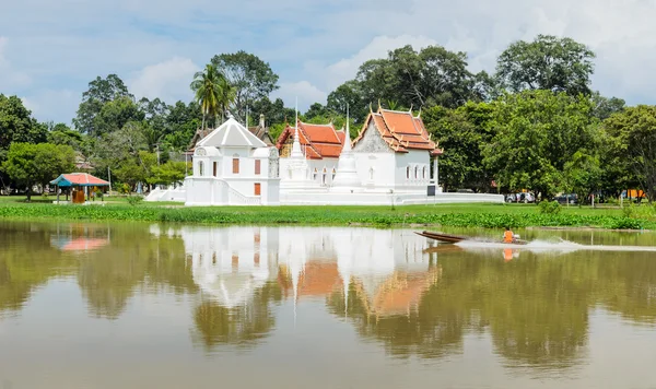 Ancien temple thaïlandais — Photo