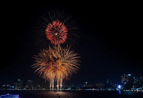 Fuochi d'artificio sulla costa — Foto Stock