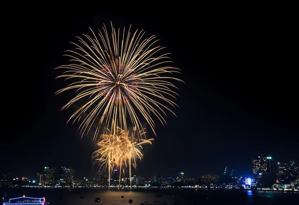 Fuochi d'artificio sulla costa — Foto Stock