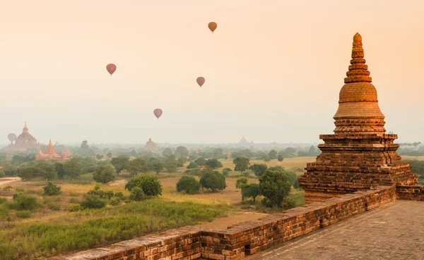 Bagan på sunrise, myanmar — Stockfoto