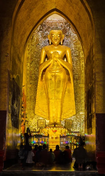 Burmesiska stående buddha — Stockfoto