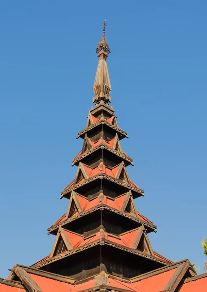 Techo del templo de madera birmana — Foto de Stock