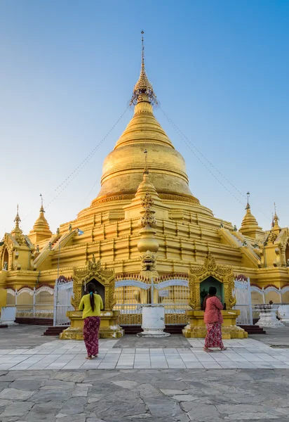 Pagoda Kuthodaw, myanmar — Foto Stock