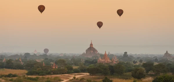 Bagan w sunrise, myanmar — Zdjęcie stockowe