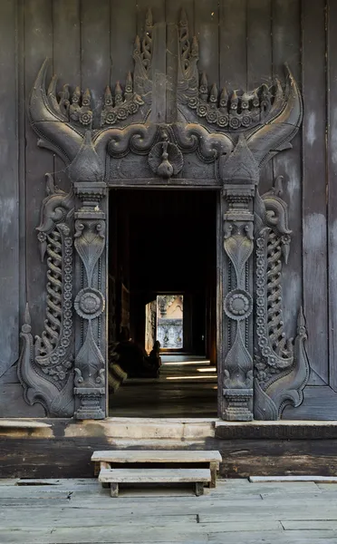 Gamla teak kloster, myanmar — Stockfoto