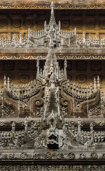 Burmese wood carving — Stock Photo, Image