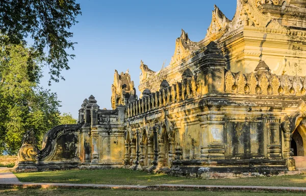 Inwa gamla kloster, myanmar — Stockfoto