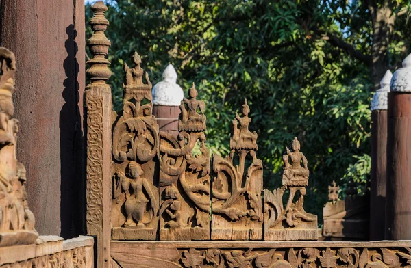 Burmese wood carving — Stock Photo, Image